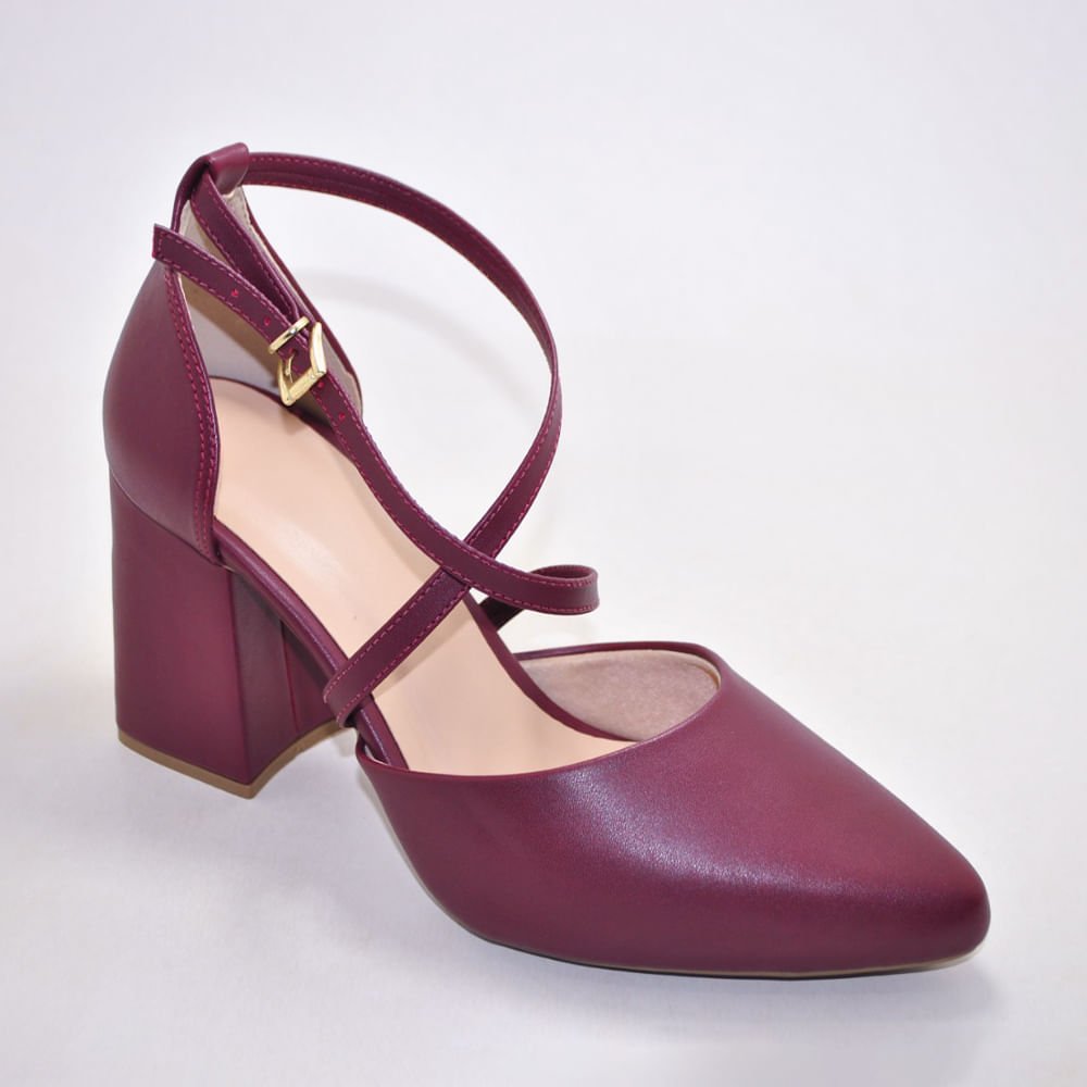 Scarpin Salto Bloco e Tiras Cruzadas
