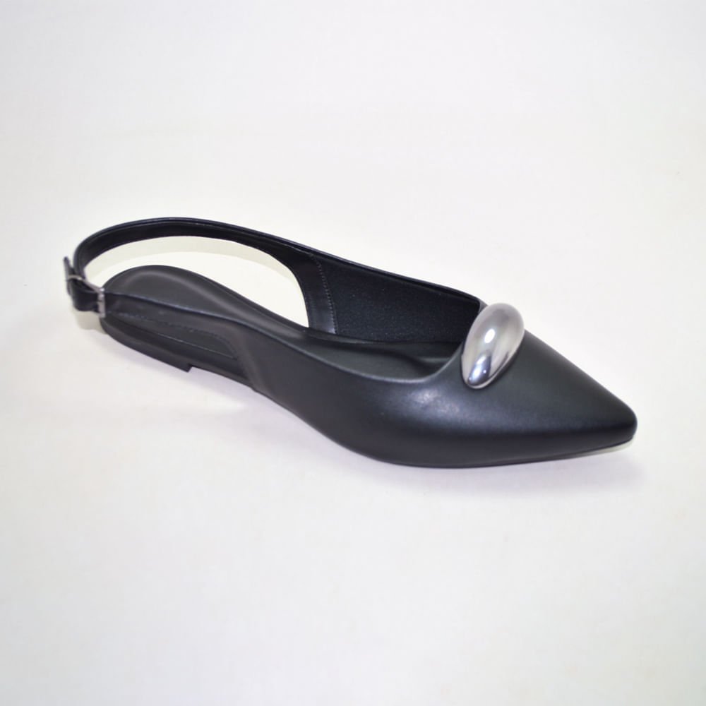 Sapatilha Bico Fino Slingback com Aplicação de Metal Dourado Preto 1