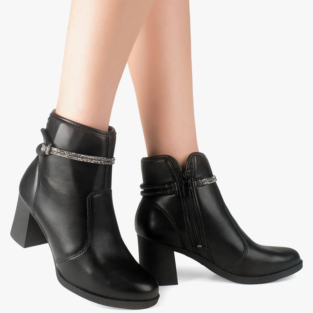 Bota Cano Curto Salto Bloco Preto 7