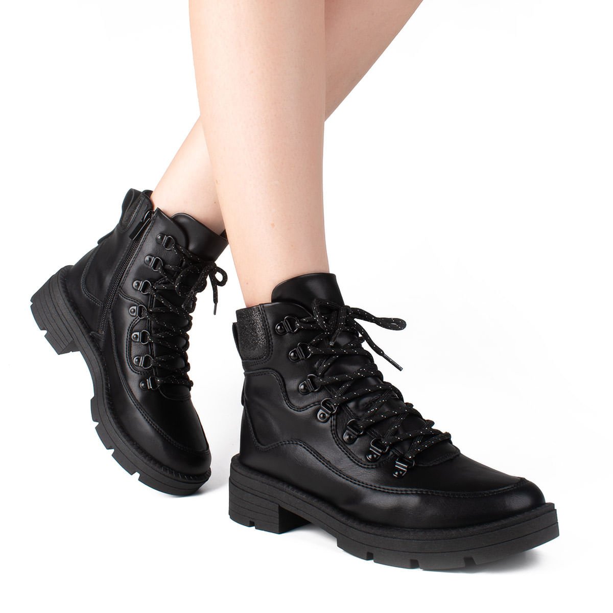 Bota Coturno Salto Baixo e Solado Tratorado Preto 3