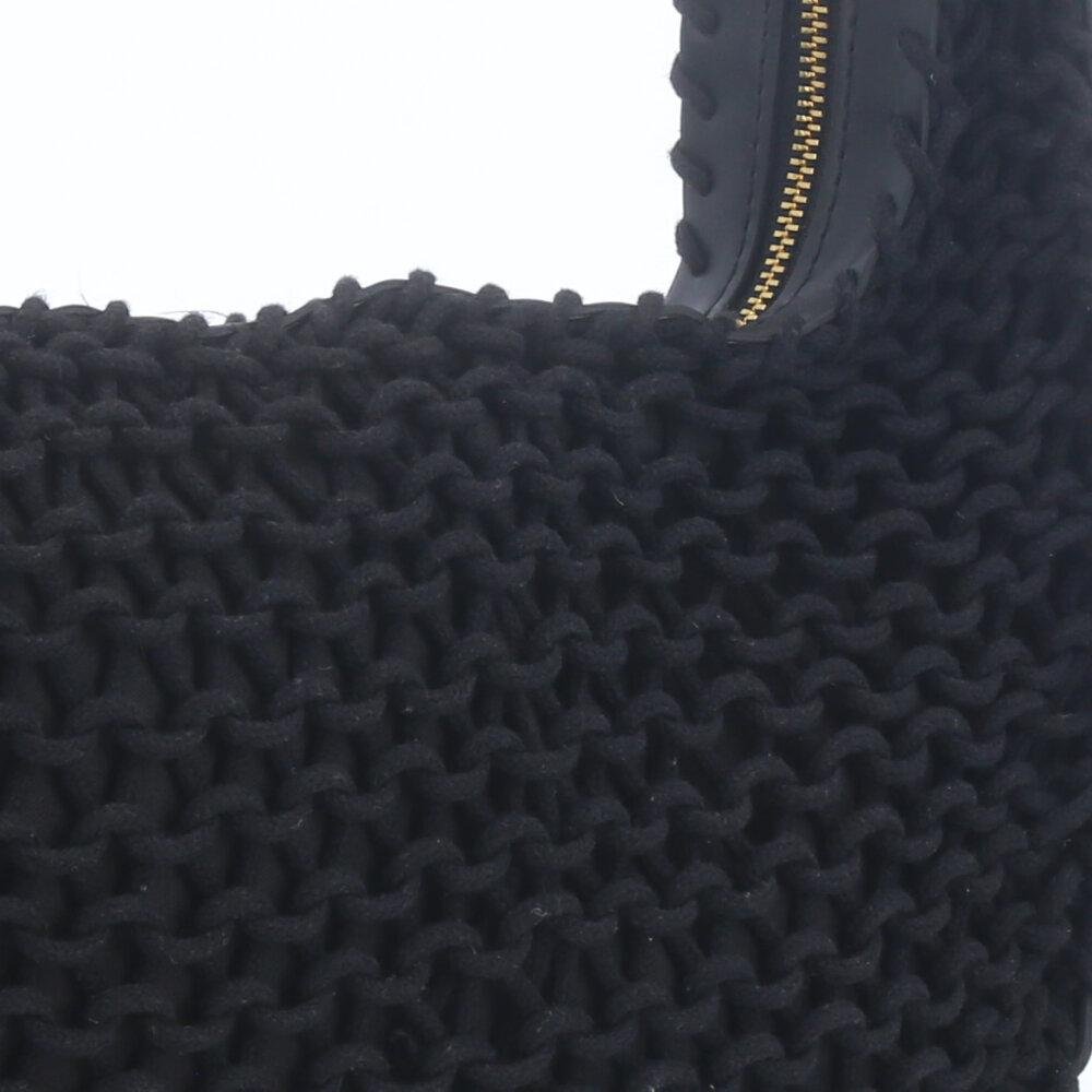 Bolsa Baguete Trançada de Palha Preto 3