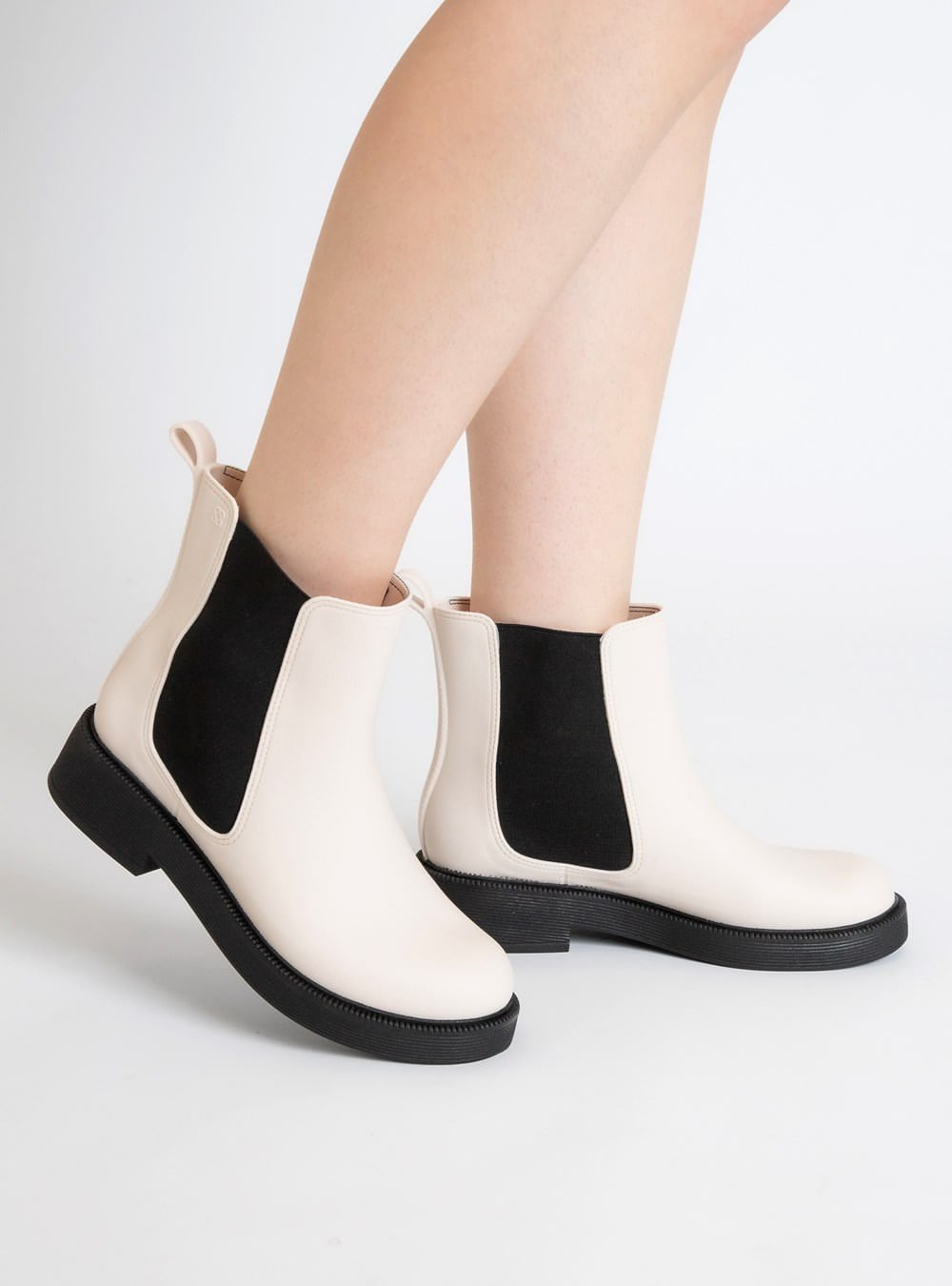 Bota Petite Jolie Boston Marfim/Preto PJ7129 Branco 4