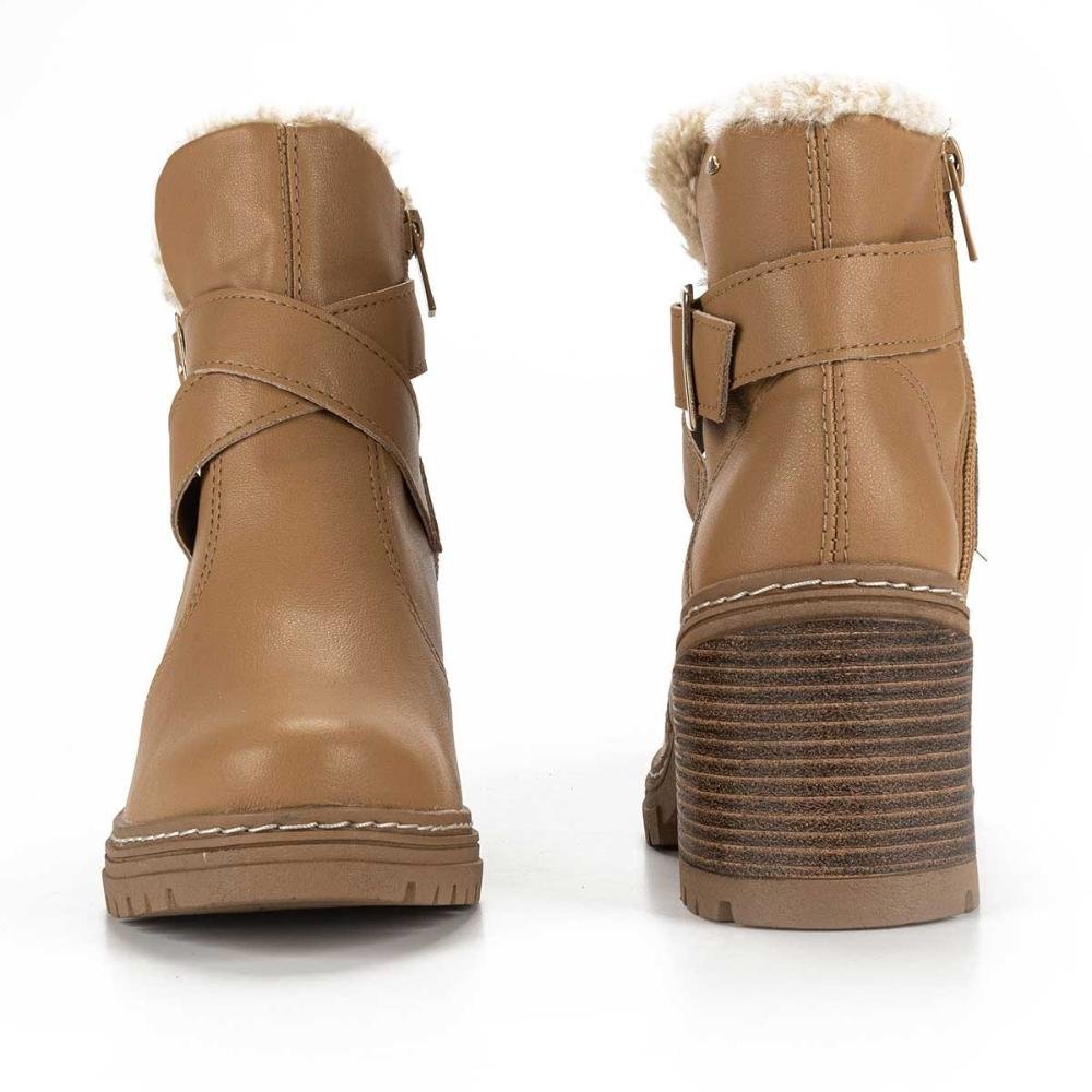 Bota Dakota de Cano Curto Com Pelos Bege 6