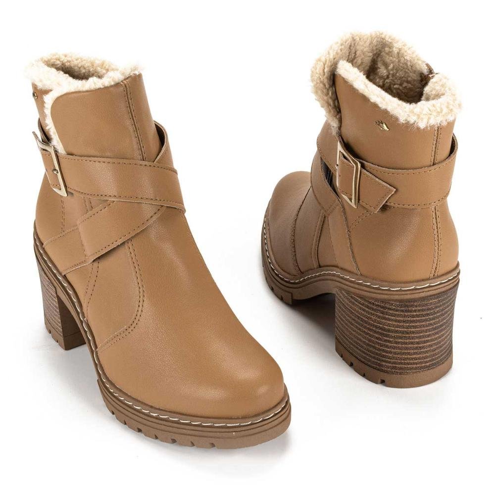 Bota Dakota de Cano Curto Com Pelos Bege 7