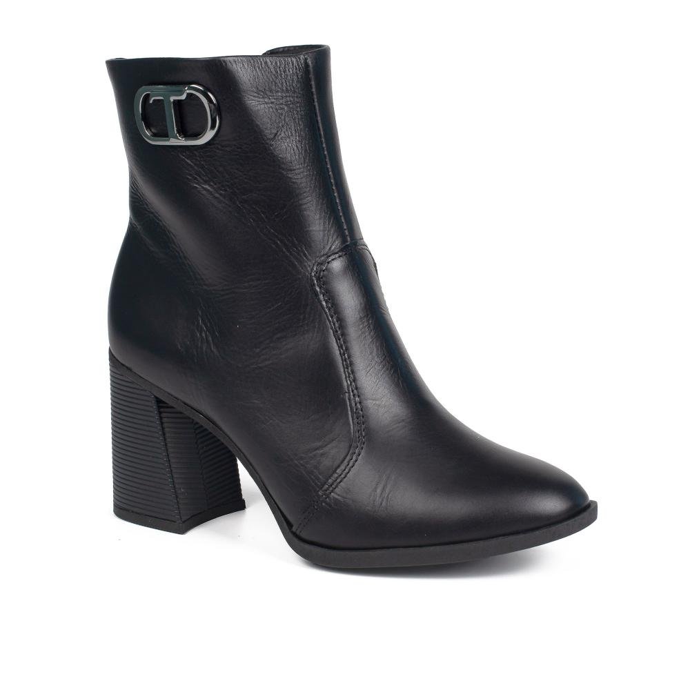 Bota Tanara Em Couro de Cano Curto Feminina T9571