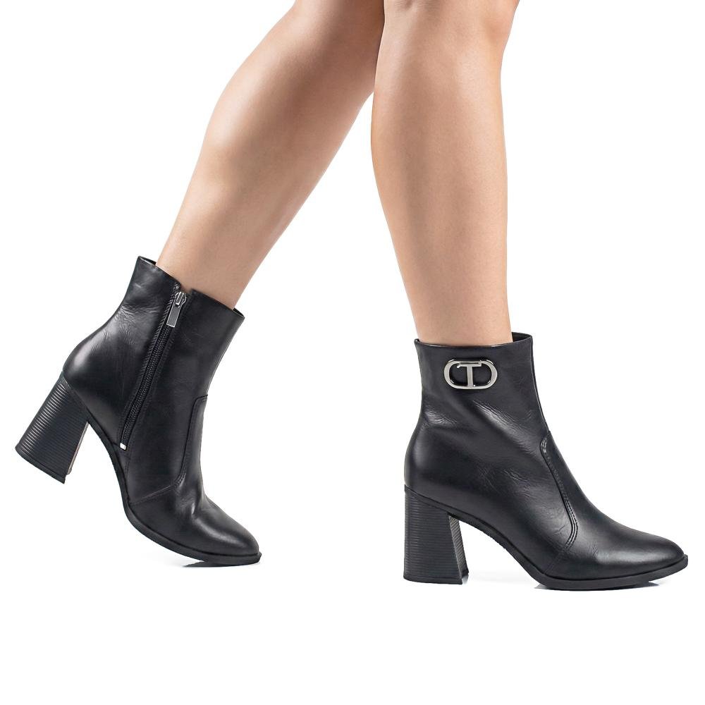 Bota Tanara Em Couro de Cano Curto Feminina T9571 Preto 3