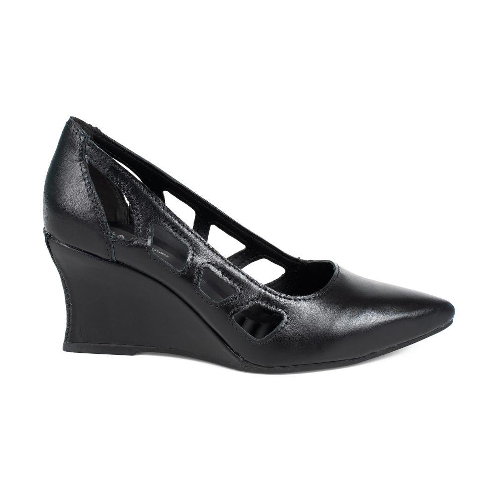 Sapato Tanara Em Couro Anabela Feminino T9513 Preto 2