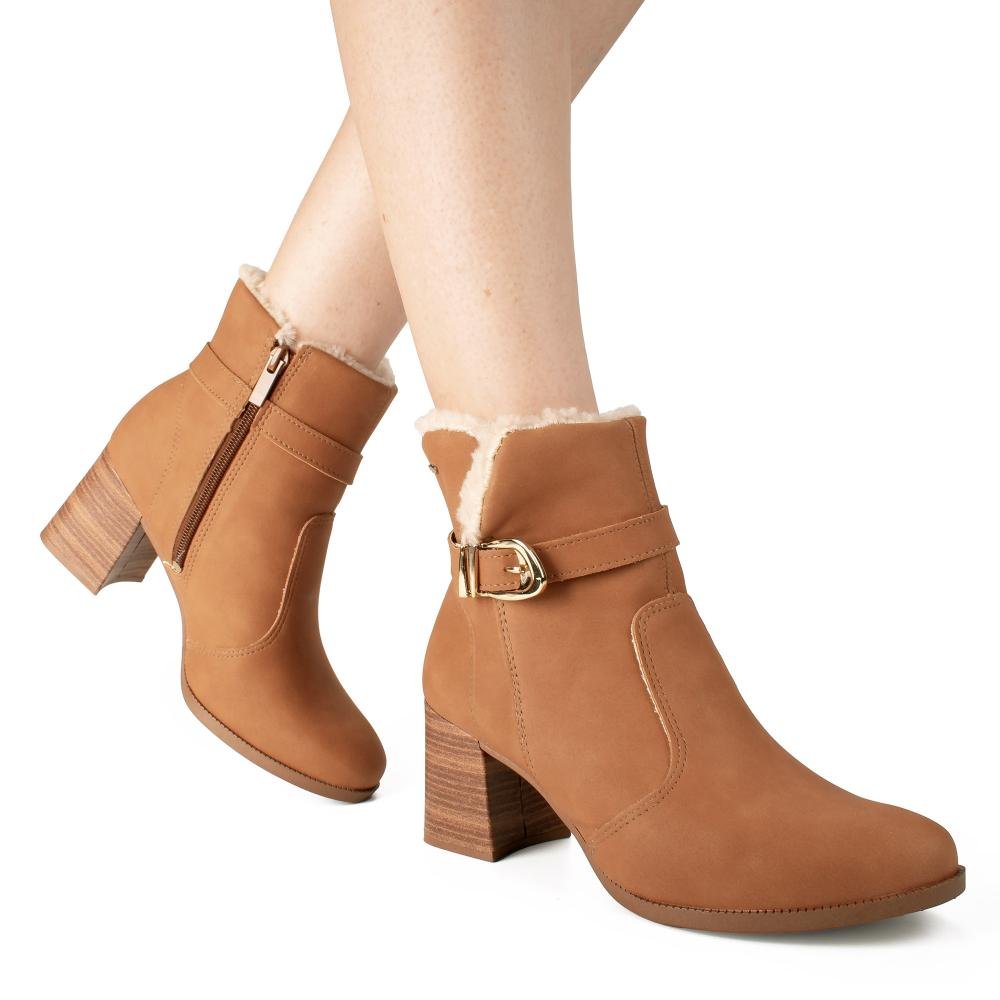 Bota Dakota de Cano Curto Com Pelos Feminina D2702 Marrom 2