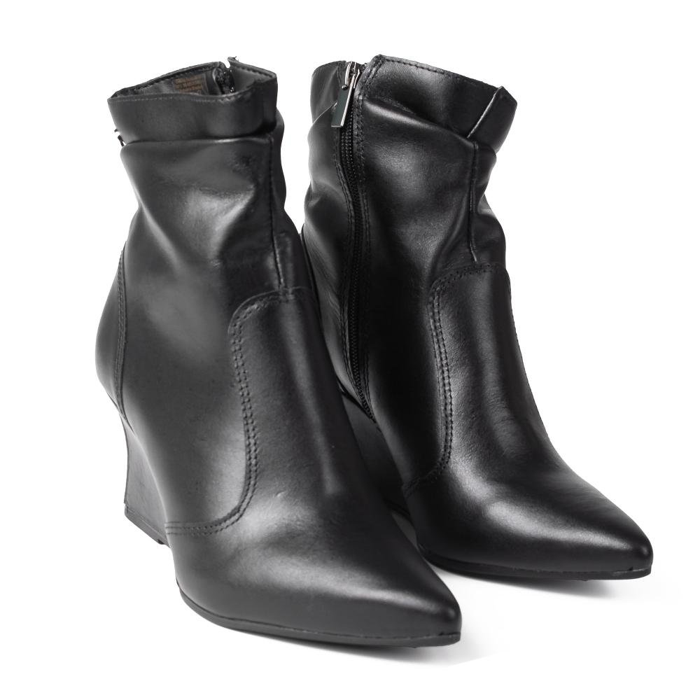 Bota Tanara Em Couro de Cano Curto Feminina T9651 Preto 6
