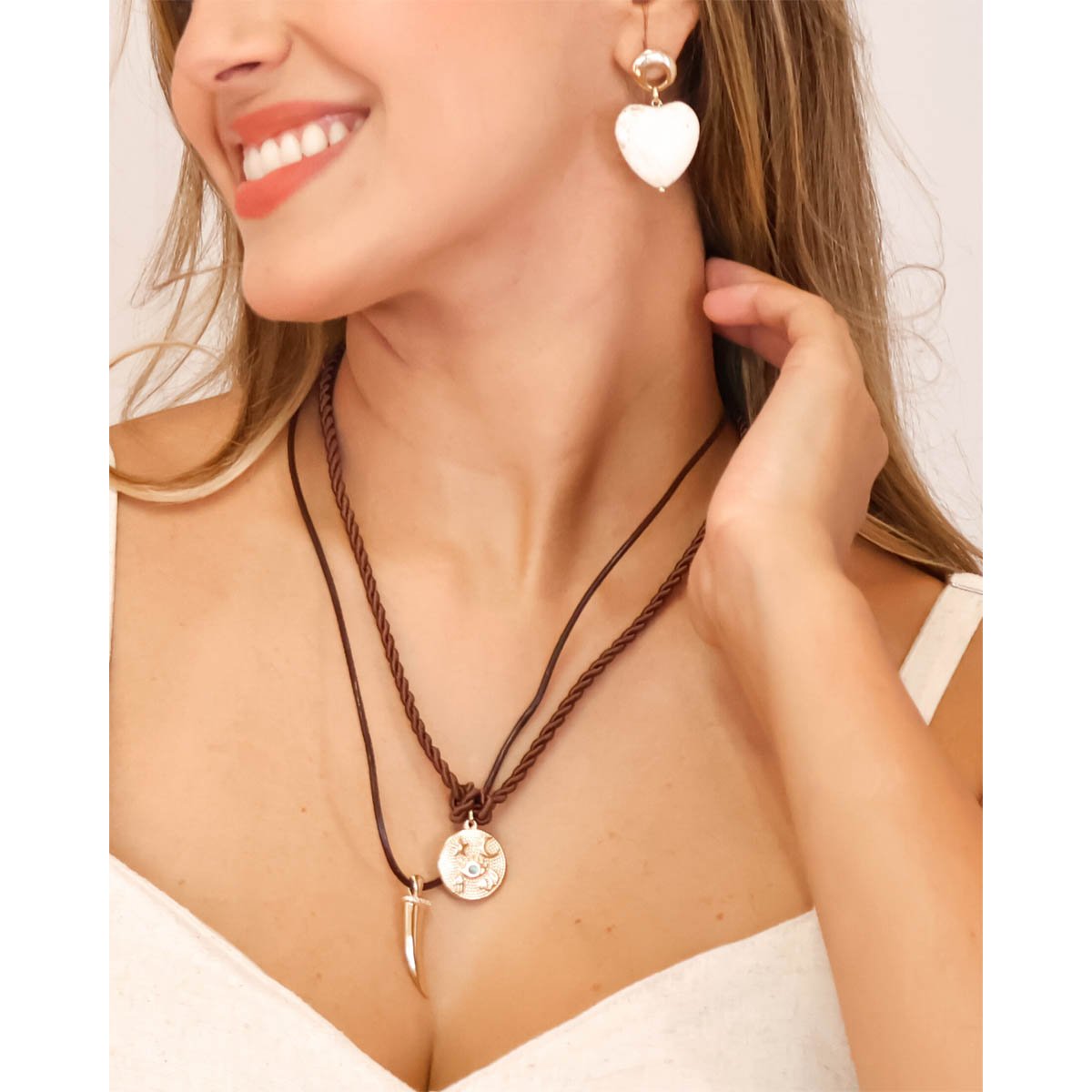 Colar Feminino Longo Dente Dourado Marrom 2