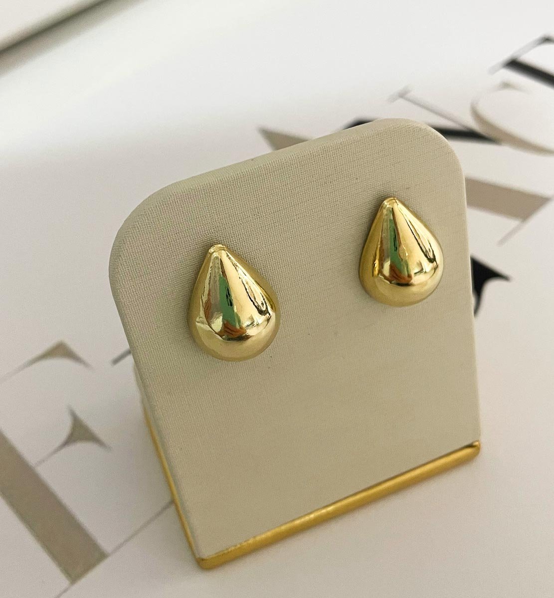 Brincos em Formato de Gota na Semijoia - Banhado a Ouro 18k