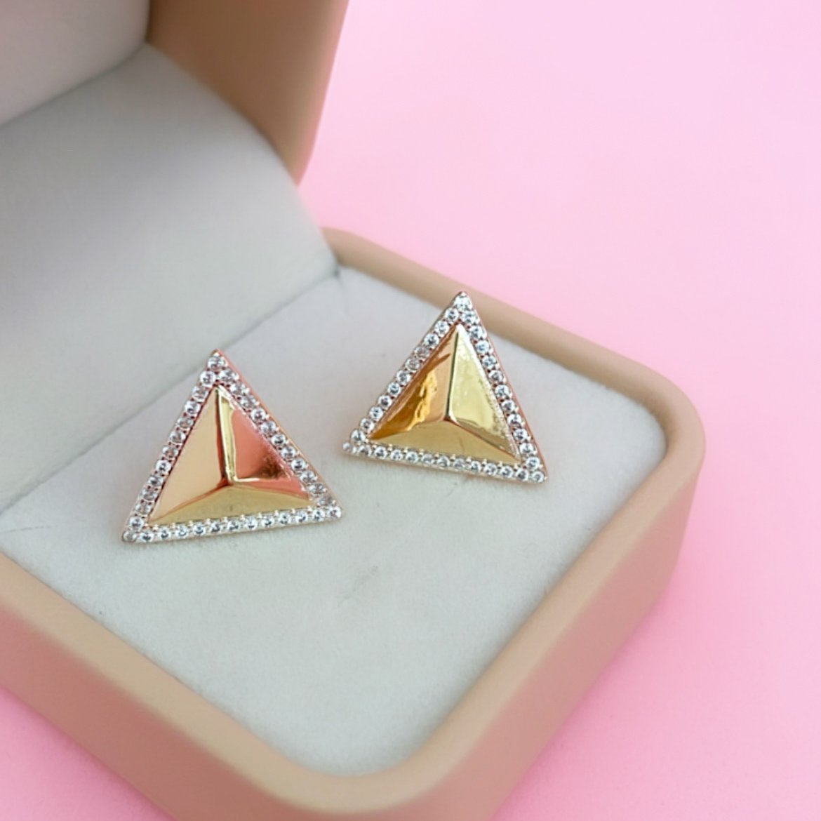 Brinco Triangulo Cravejado Banhado a Ouro 18k Dourado 2
