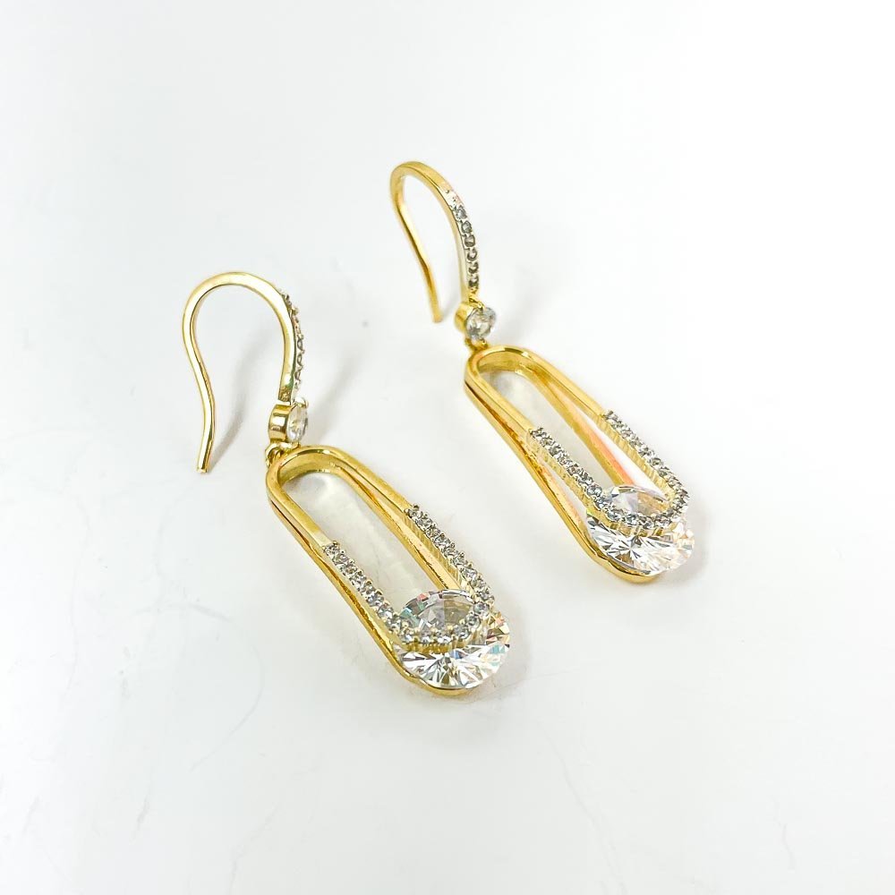 Brinco Luxuoso Gancho Cravejado com Ponto de Luz Banhado a Ouro 18k Dourado 3