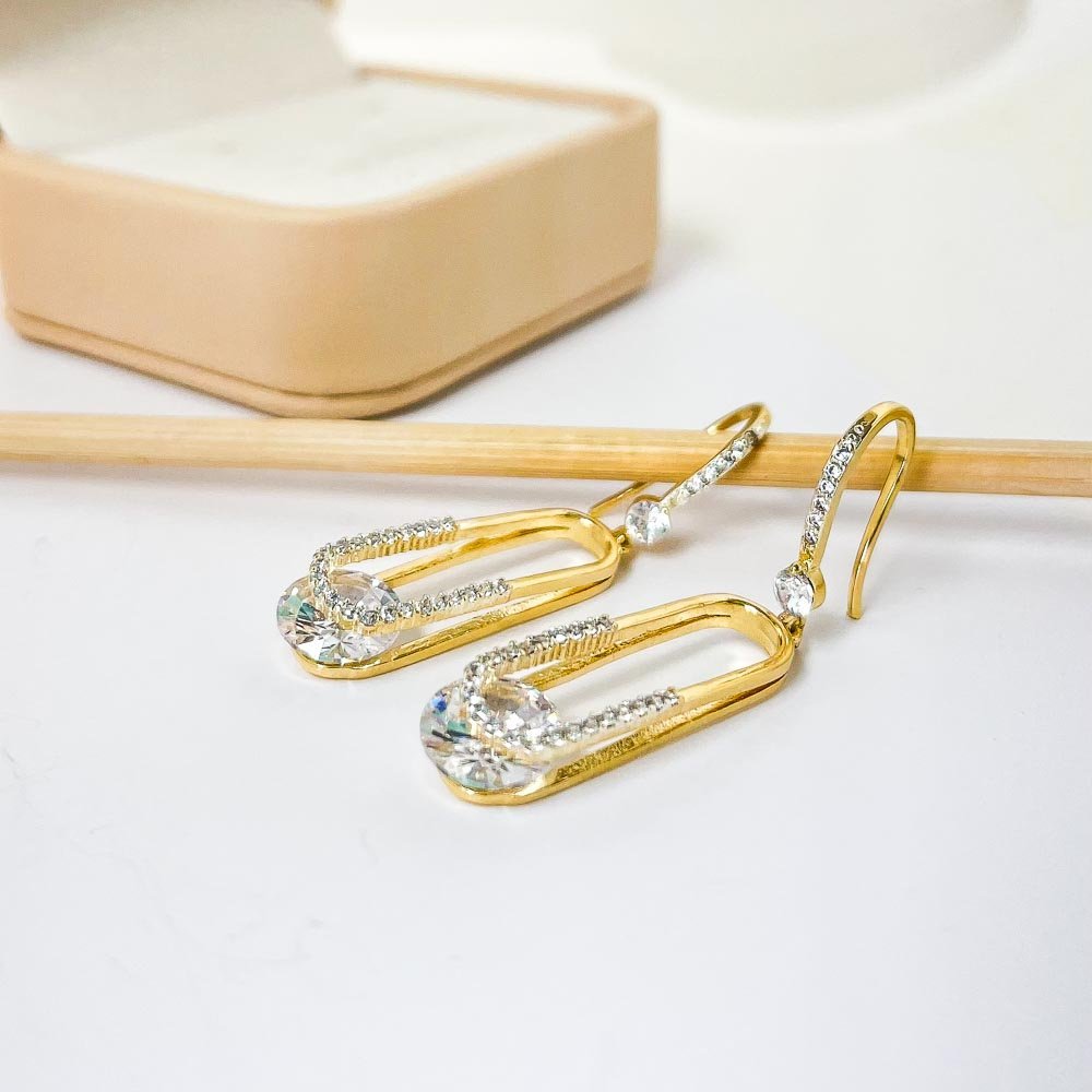 Brinco Luxuoso Gancho Cravejado com Ponto de Luz Banhado a Ouro 18k Dourado 5