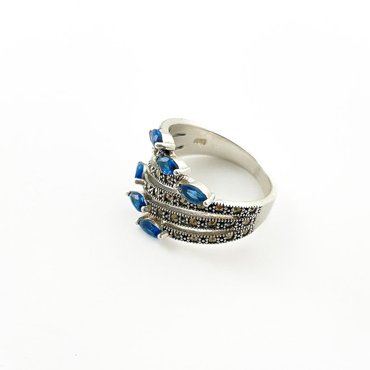 Anel delicado com Safira Indiana e Marcassitas Prata 925 Prata/Azul 2