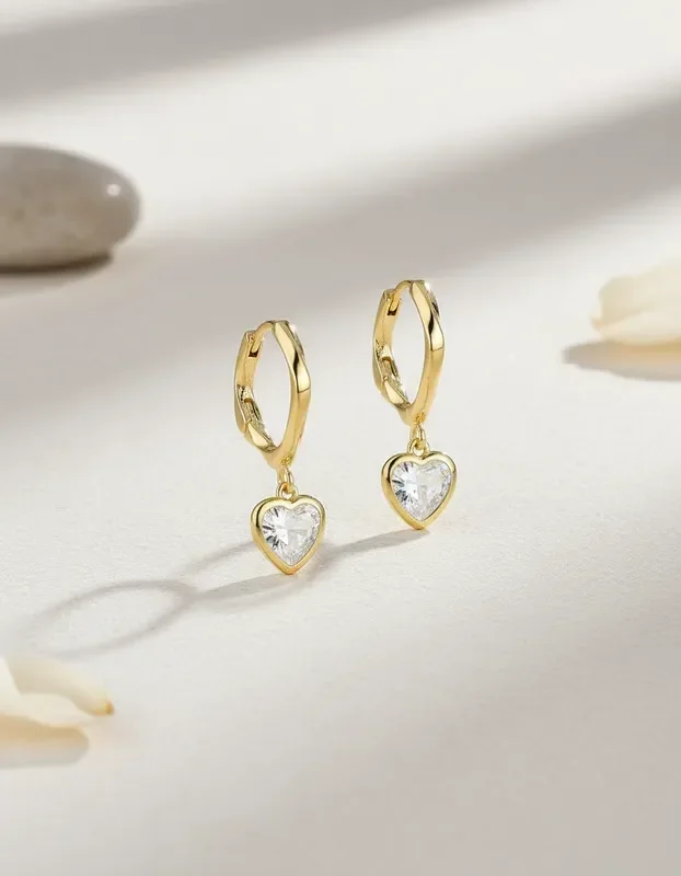 Brinco Argola Sextavada com Zirconia Coração Banhada a Ouro 18k Dourado 2