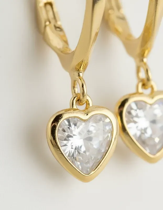 Brinco Argola Sextavada com Zirconia Coração Banhada a Ouro 18k Dourado 4