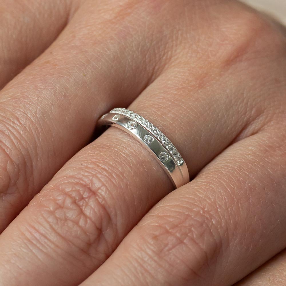 Anel Estilo Aliança com Pontos de Luz Prata 925 Prata 2