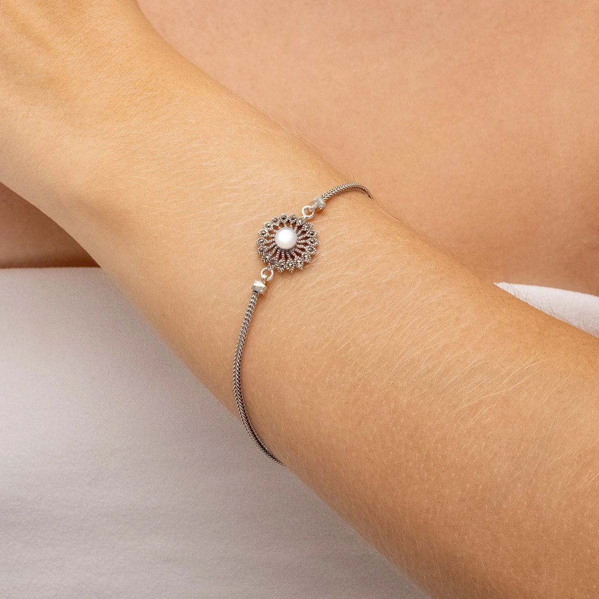 Pulseira Minimalista Prata de Bali 925 com Madreperola Prata 2