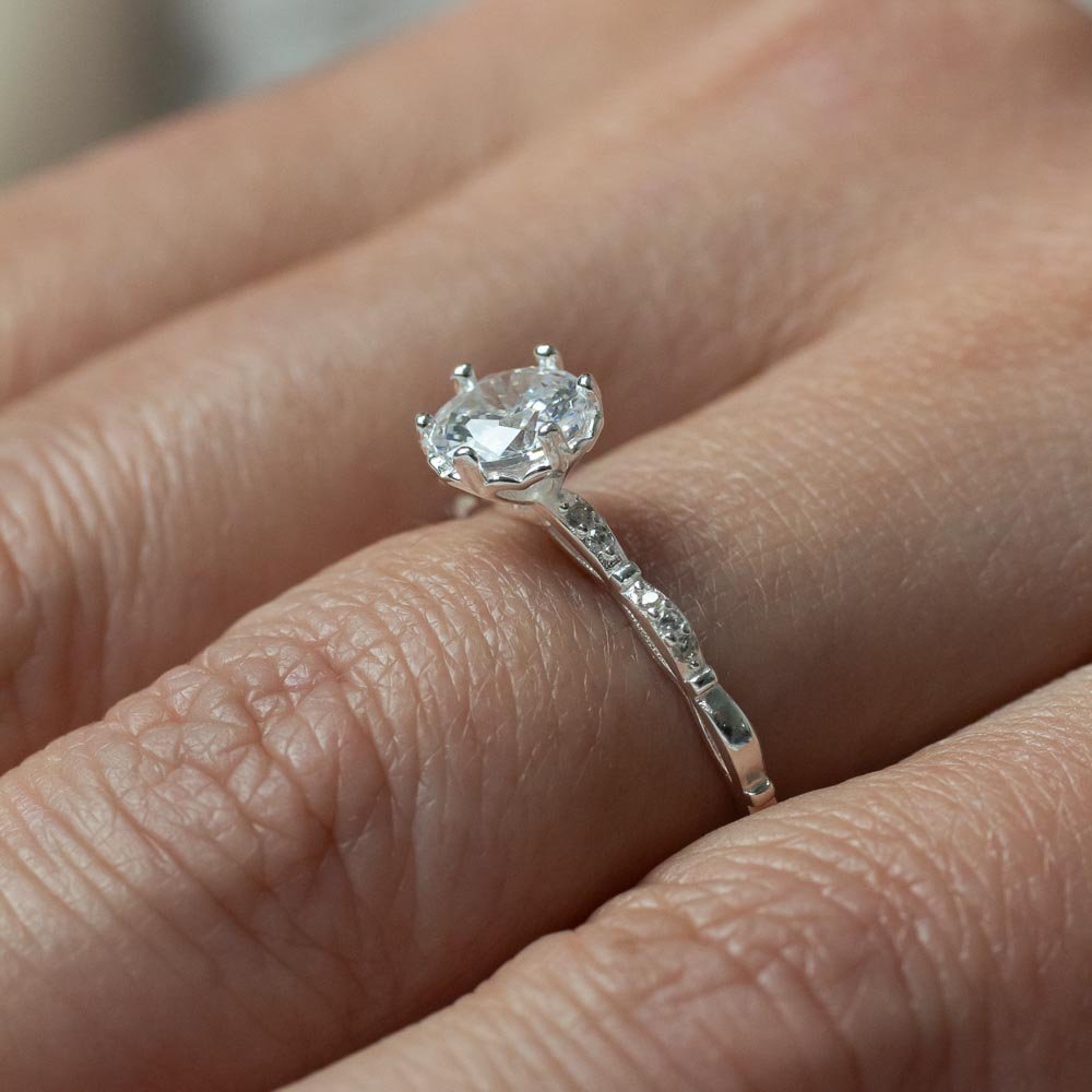 Anel Solitário Ondulado Cravejado Prata 925 Prata 2