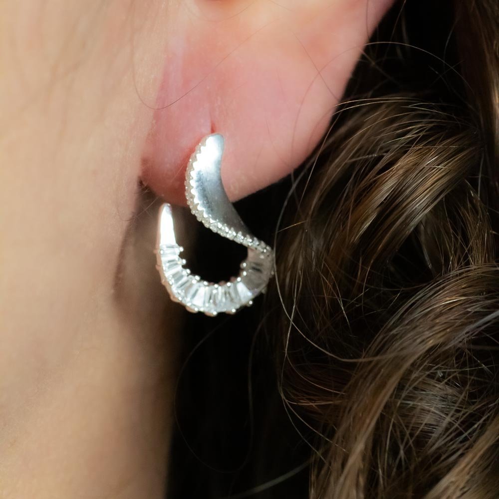 Brinco Torcido Cravejado com Zirconias Feminino Prata 925 Prata 2