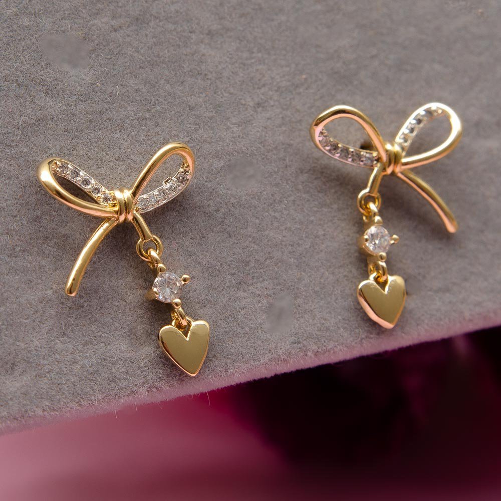 Brinco Laço com detalhes em Zircônia com Ponto de Luz e coração Banhado em Ouro 18k Dourado 3