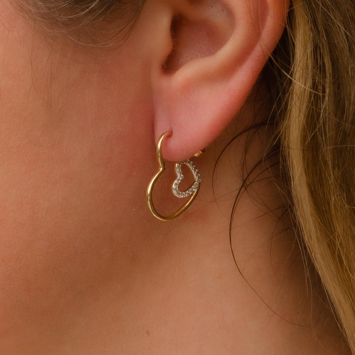 Brinco de Argola com Coração Cravejado com Zircônias Banhado a Ouro 18k Dourado 2