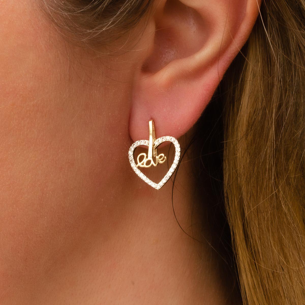 Brinco Coração Cravejado de Zircônia com a descrição Love Banhado em Ouro 18K Dourado 2