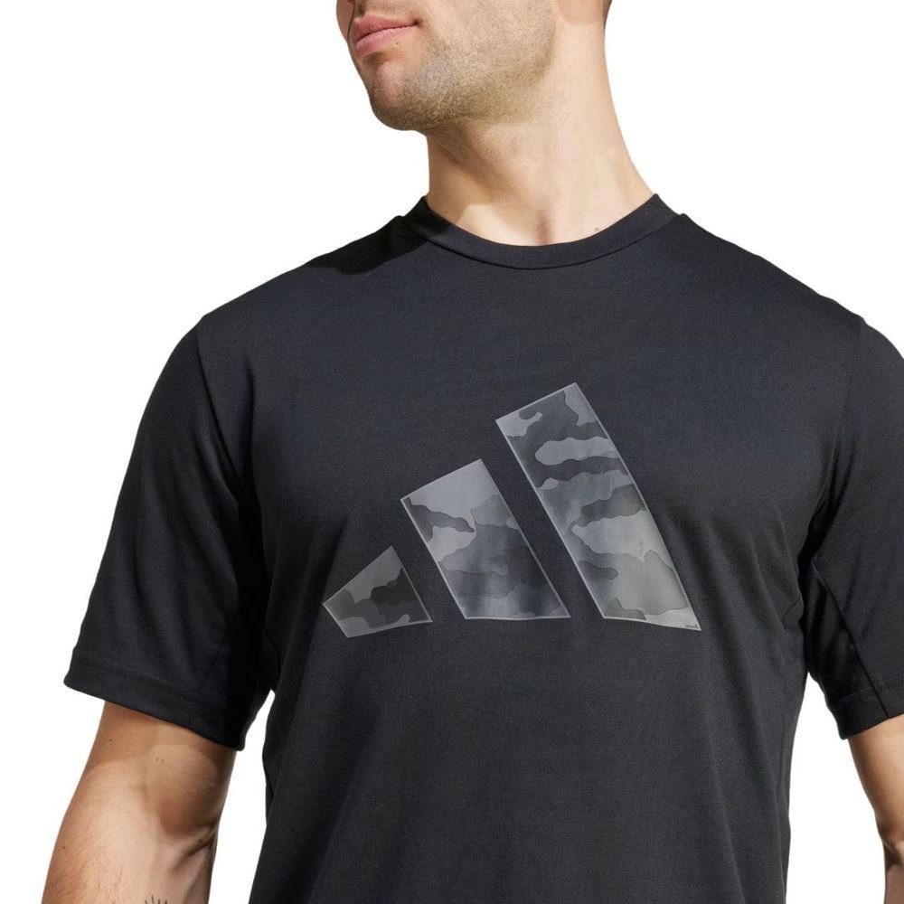 Camiseta Adidas M/C Logo Camuflada Masculina IS6151 Preto 4
