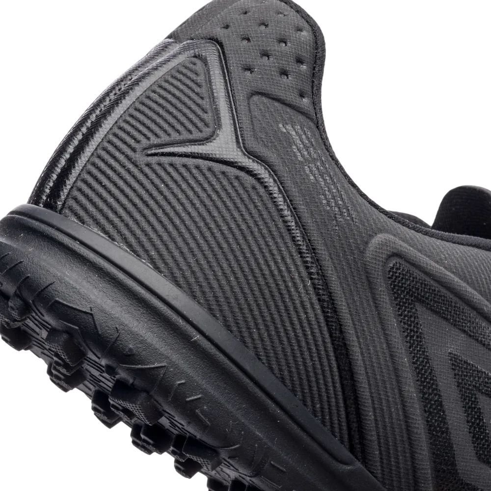 Chuteira Umbro Society Attak III Masculina U01FB00435-111 Preto 7