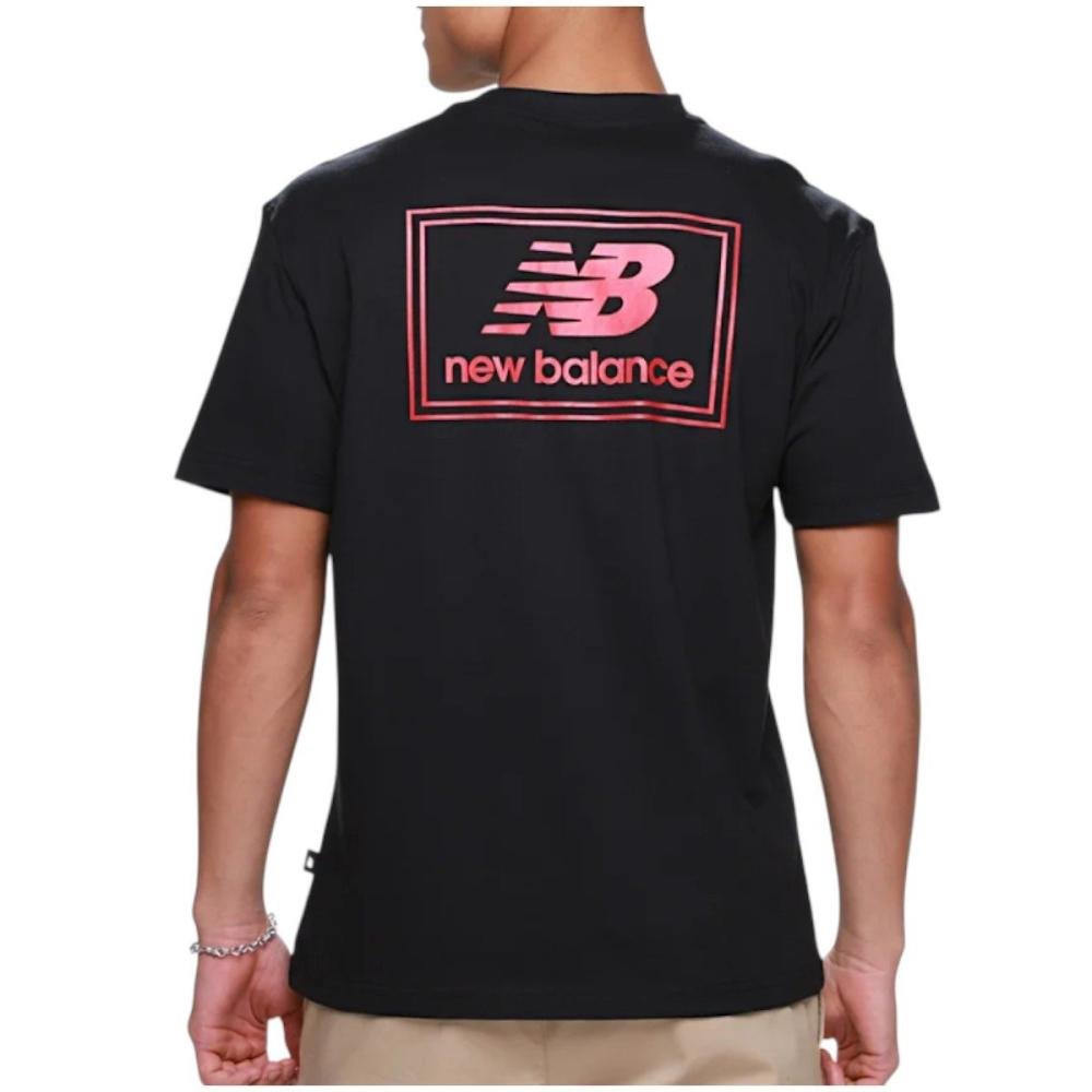 Camiseta New Balance Woven Label Masculina Preto 2
