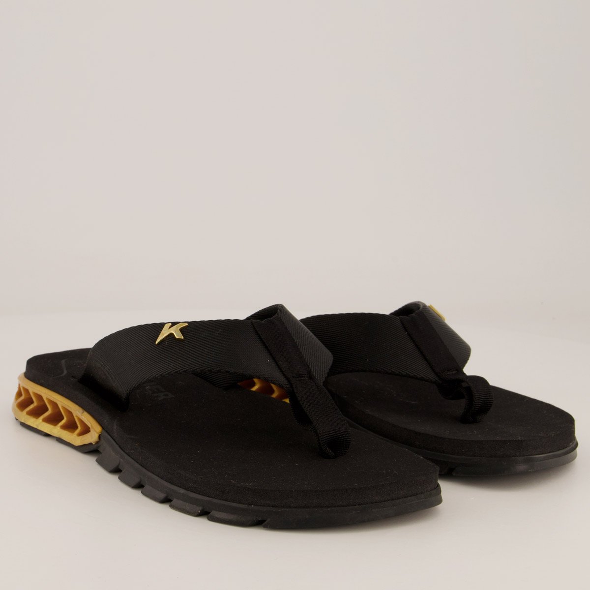 Chinelo Kenner Rakka Preto e Dourado Preto 3