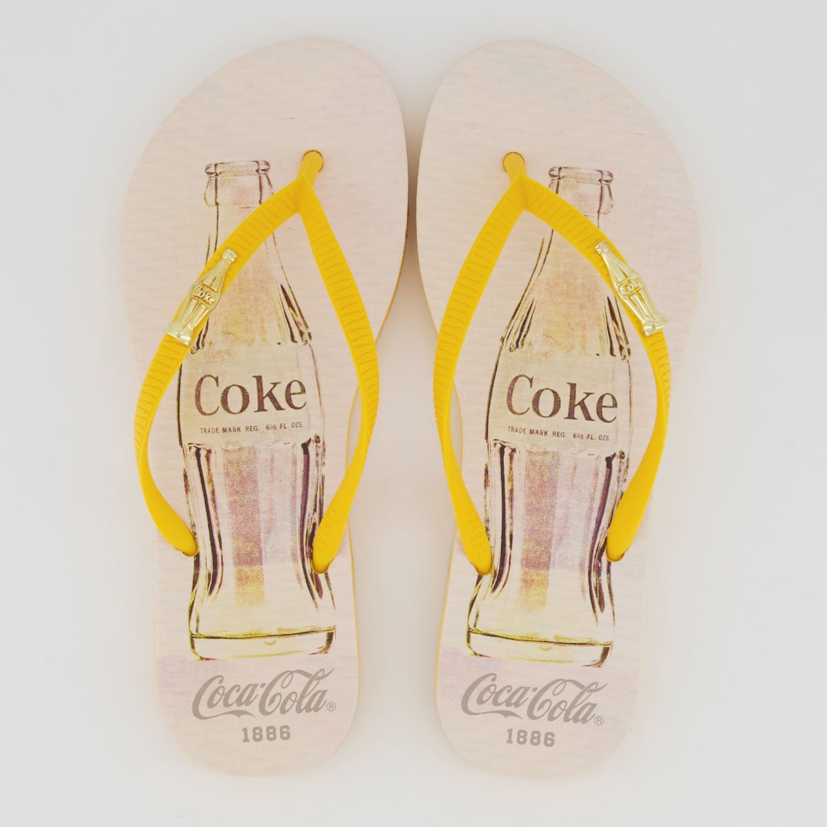 Chinelo Coca Cola Delicious Bottle Feminino Amarelo