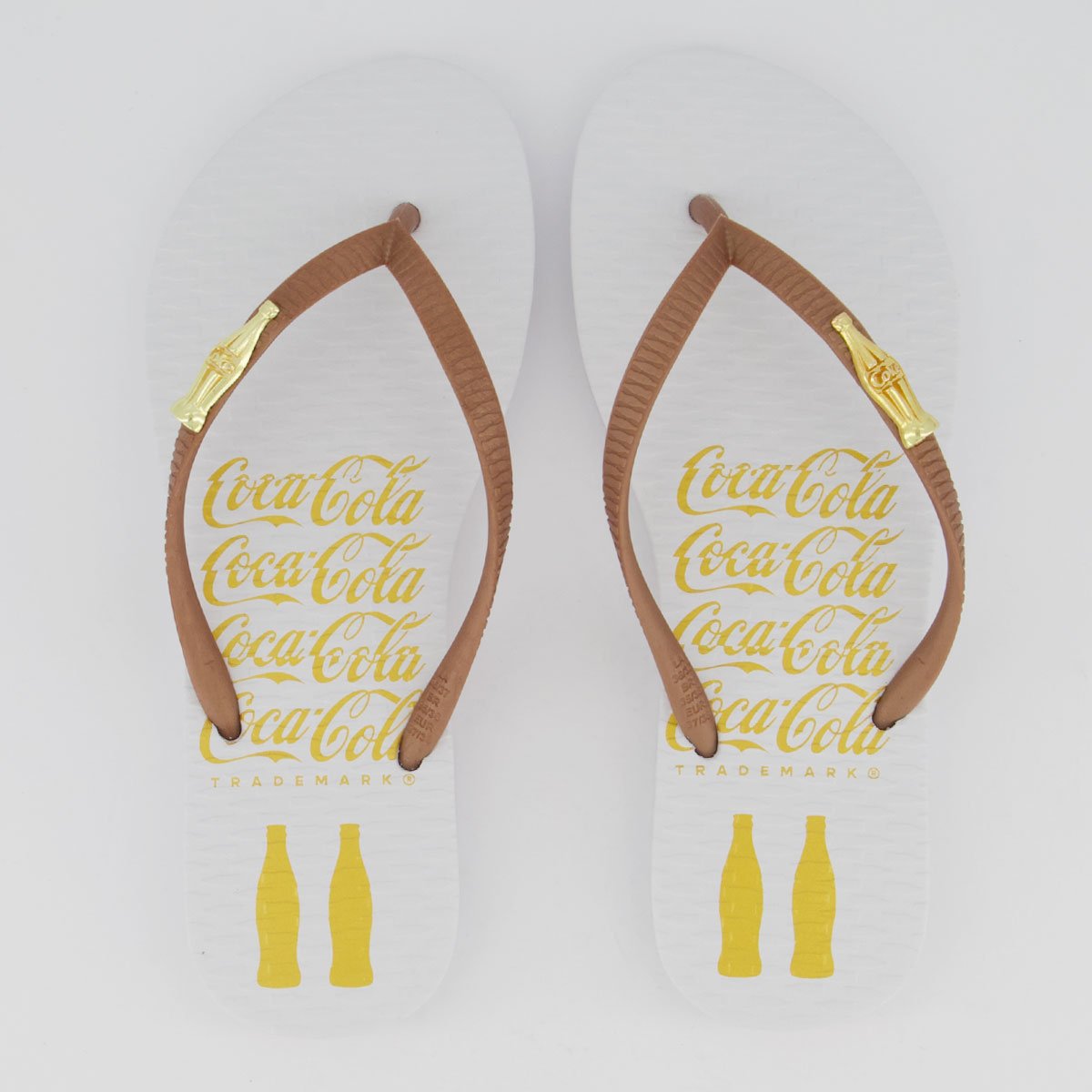 Chinelo Coca-Cola Shoes Coca Cola Metallic Bottle Feminino Branco 1