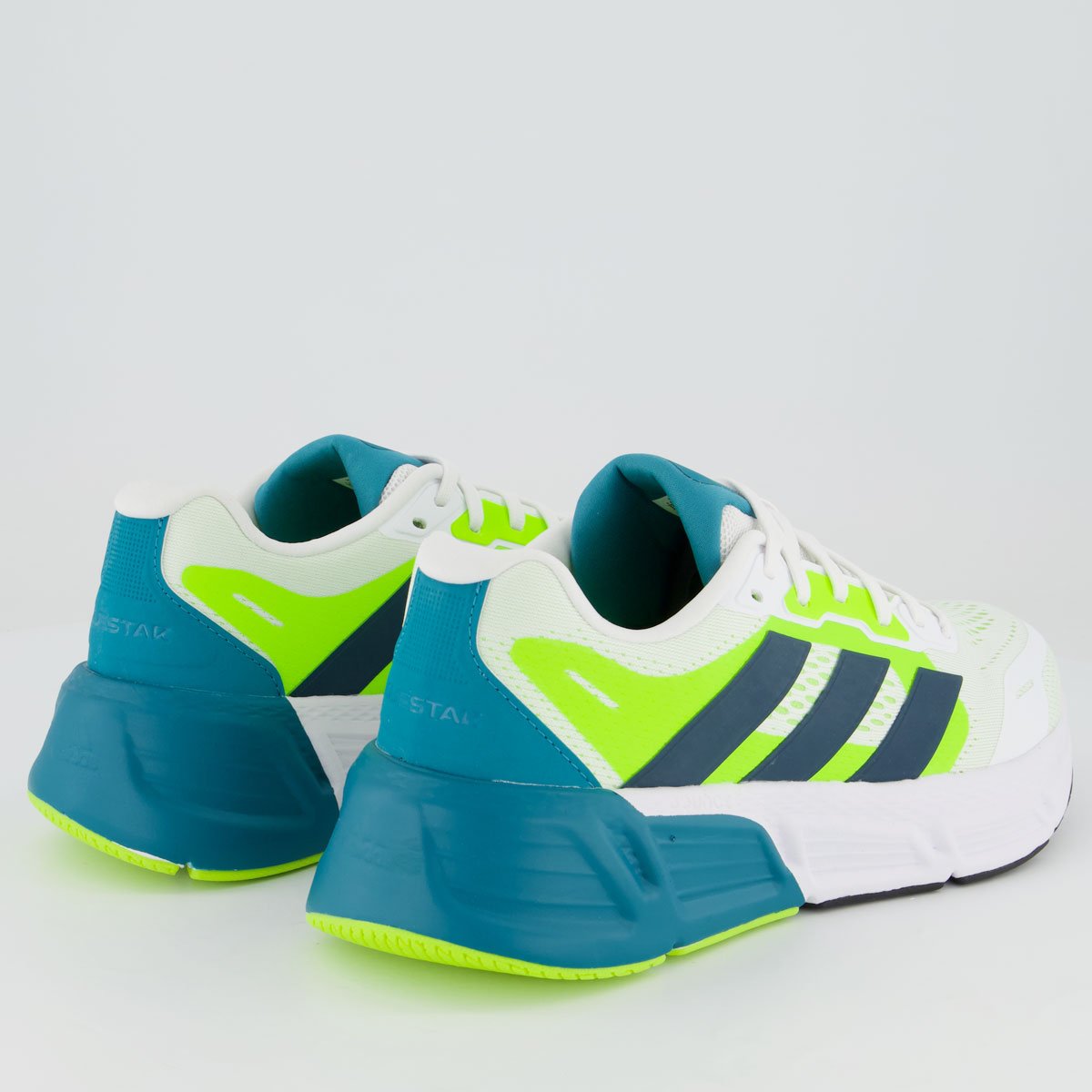 Tênis Adidas Questar 2 Branco e Verde Branco 3