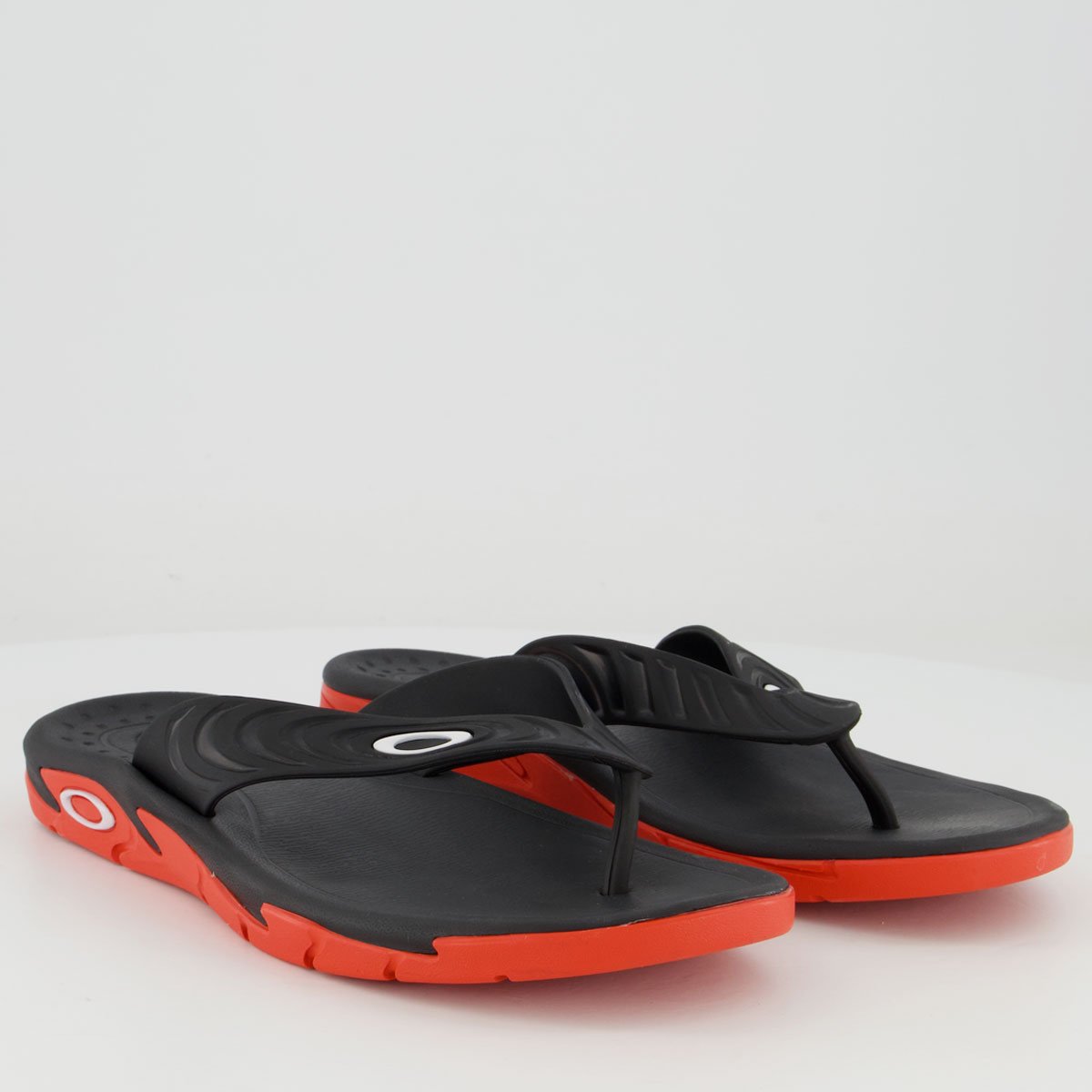 Chinelo Oakley Crowd Preto e Vermelho Preto 3