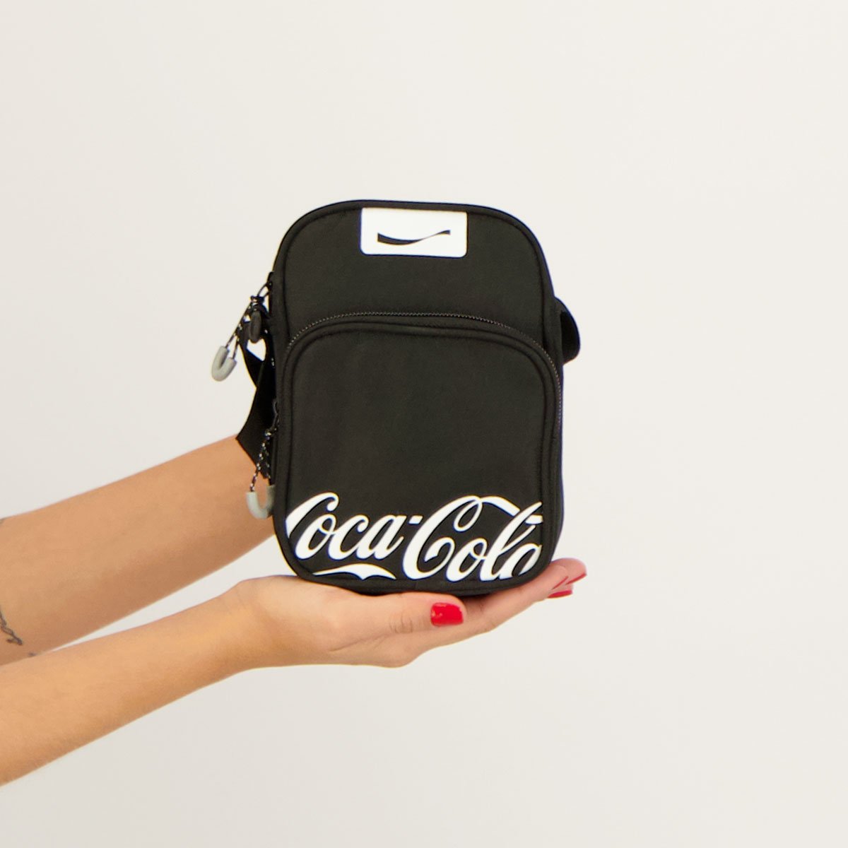 Bolsa Coca Cola Core Preta Preto 4