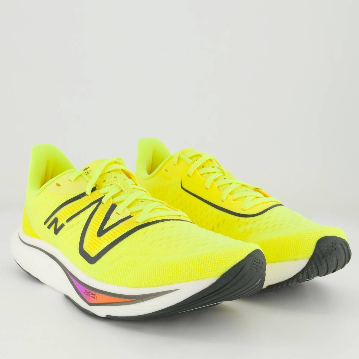 Tênis New Balance Fuelcell Rebel V3 Amarelo 2