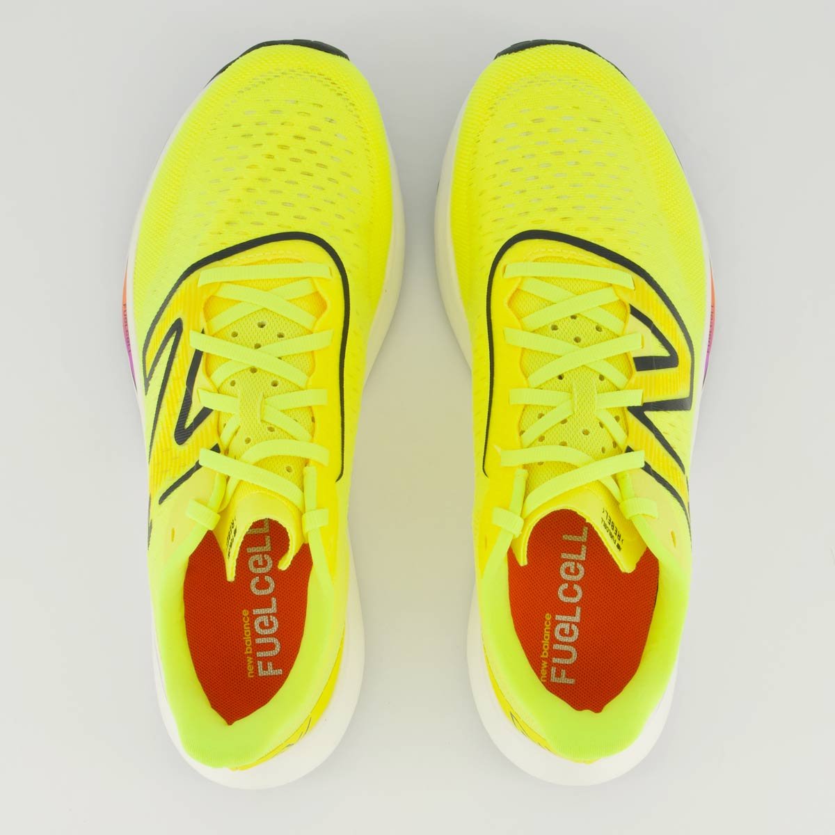 Tênis New Balance Fuelcell Rebel V3 Amarelo 4