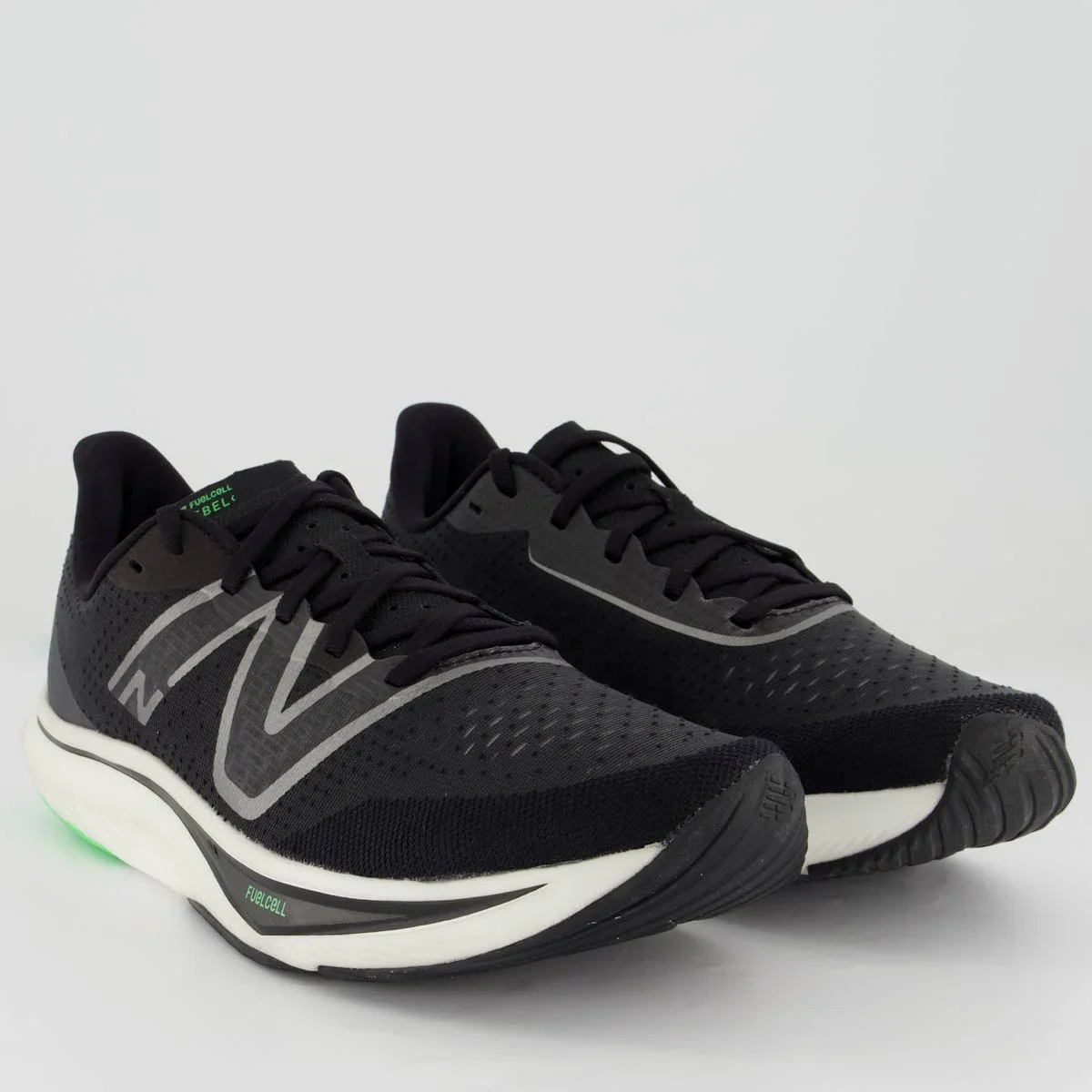 Tênis New Balance Fuelcell Rebel V3 Preto e Verde Preto/Verde 2
