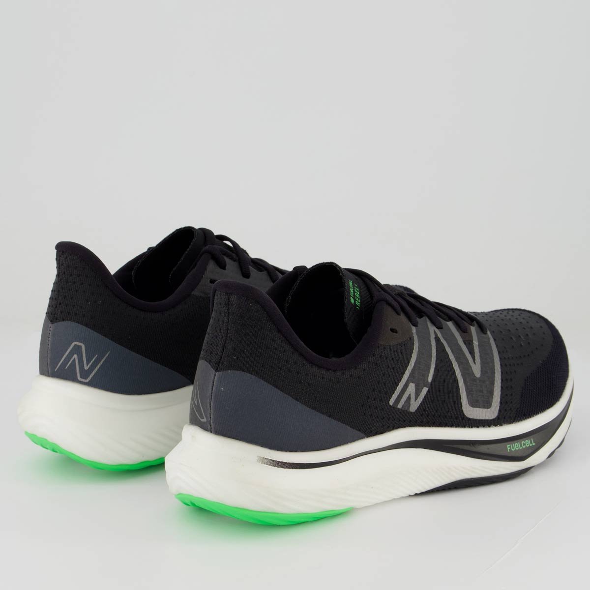 Tênis New Balance Fuelcell Rebel V3 Preto e Verde Preto/Verde 3