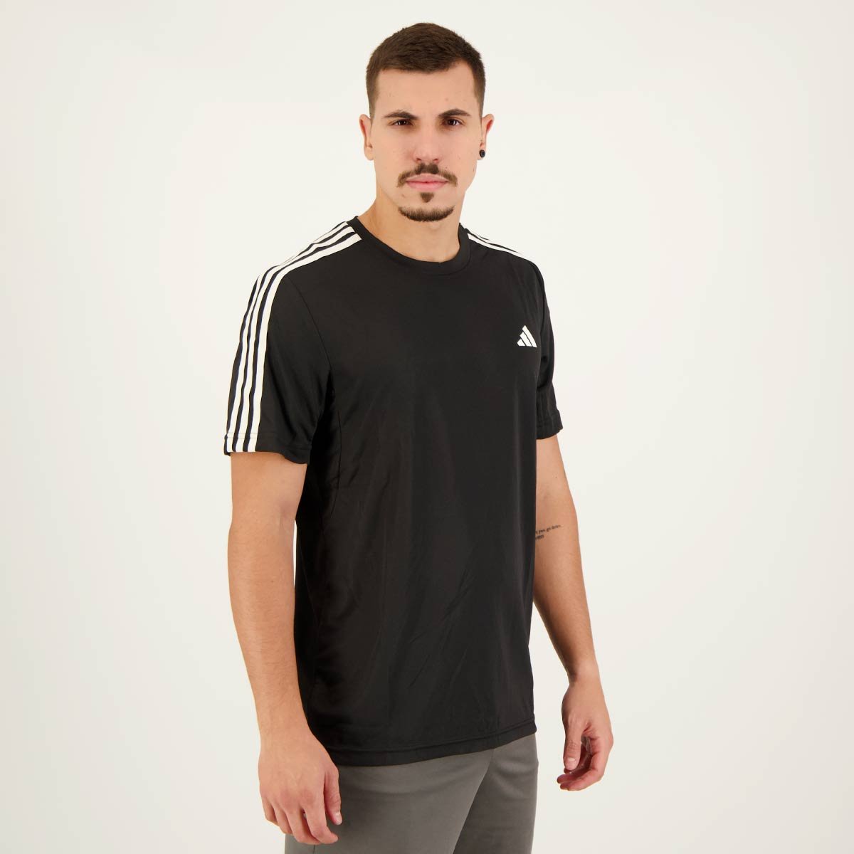 Camiseta Adidas Essentials 3 Listras Preta e Branca Preto 5