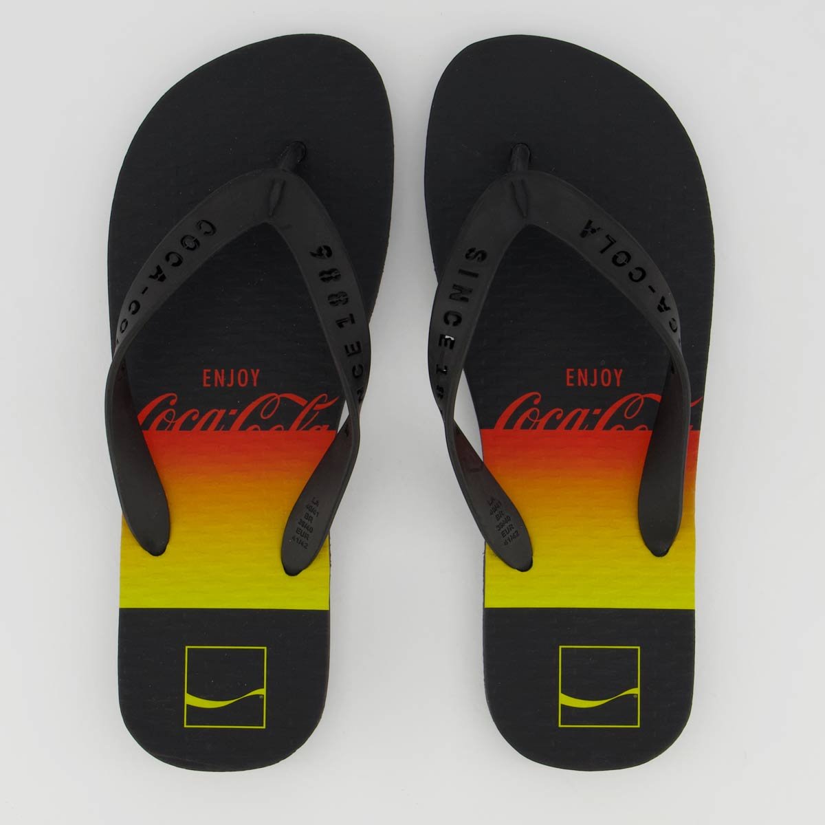 Chinelo Coca-Cola Shoes Enjoy Sunset Unissex Preto 1