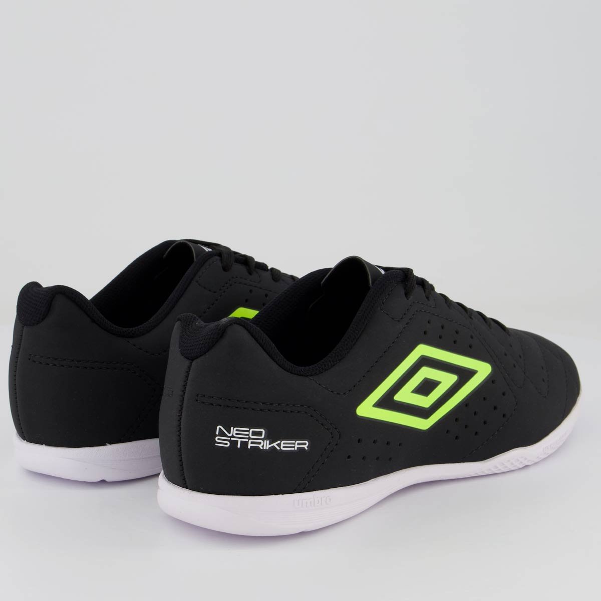 Chuteira Umbro Neo Striker Futsal Preta e Branca Preto 3