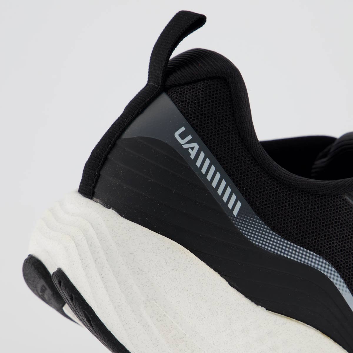 Tênis Under Armour Charged Wing SE Preto e Branco 6