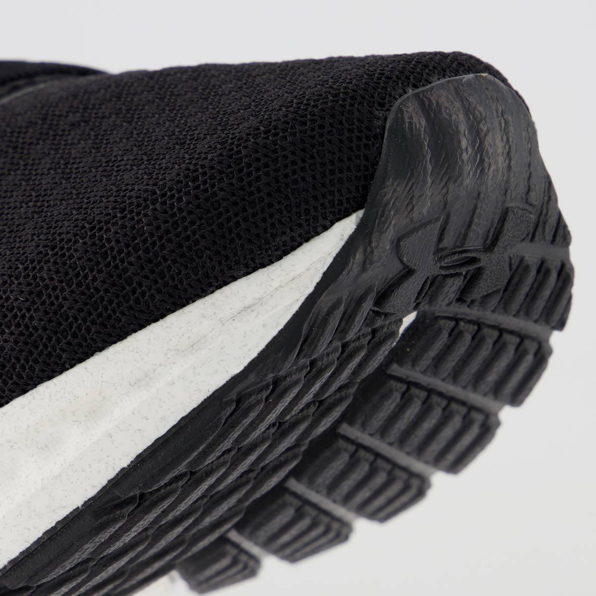 Tênis Under Armour Charged Wing SE Preto e Branco 8