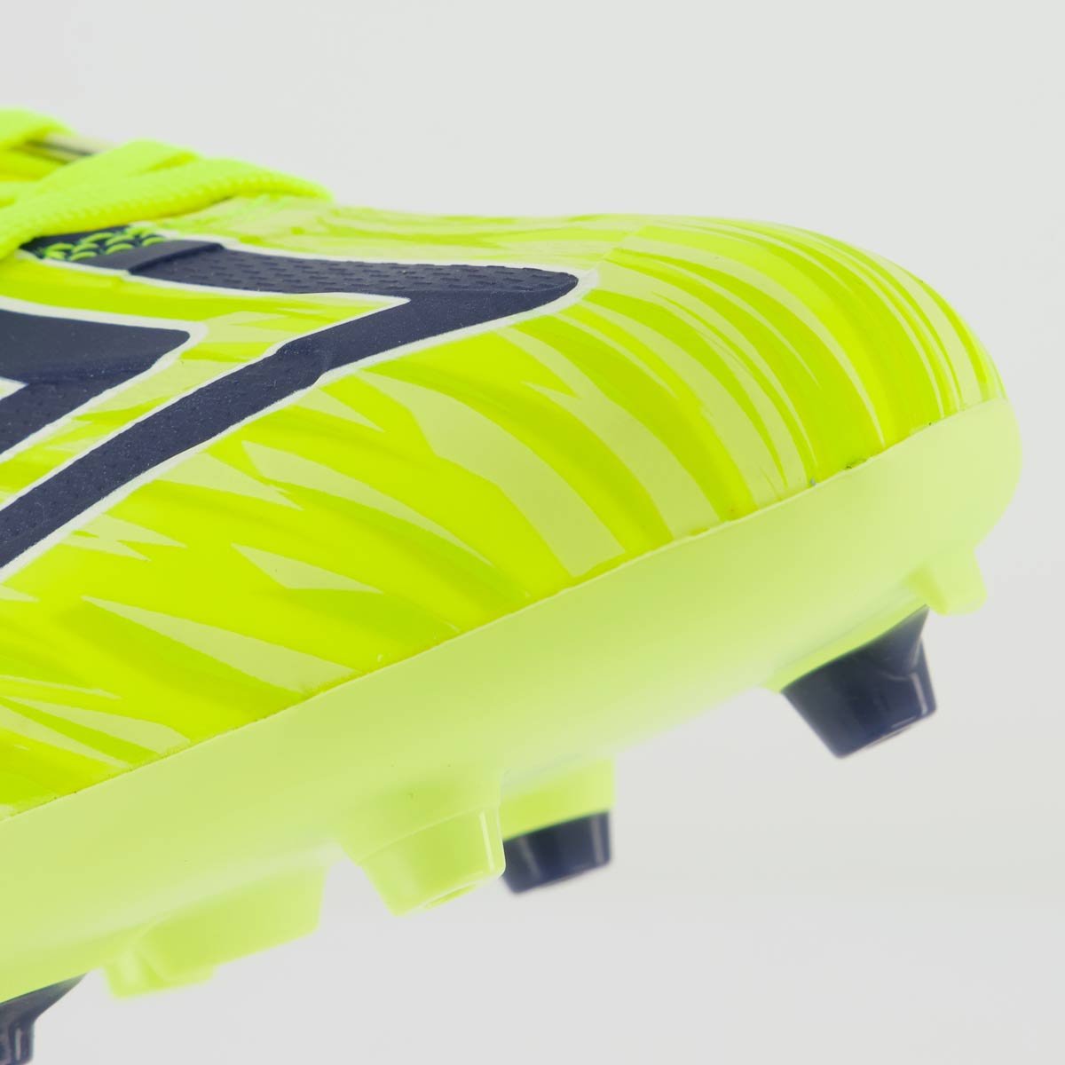 Chuteira Umbro Ultimate Campo Verde Fluorescente Verde 8