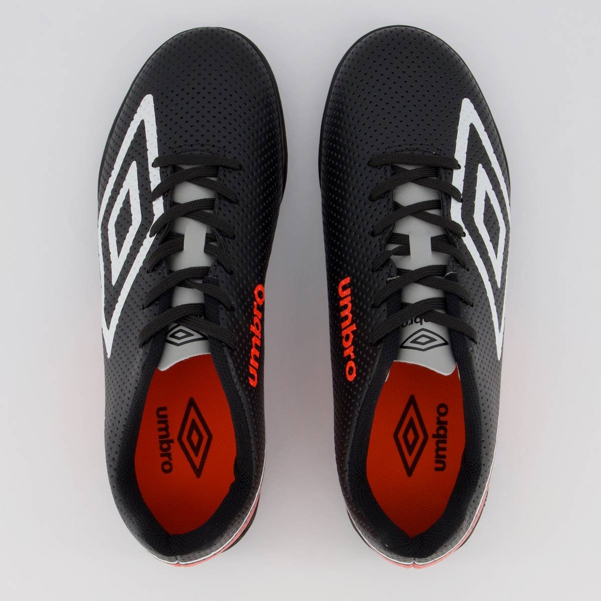 Chuteira Umbro Force Society Preta Preto 4