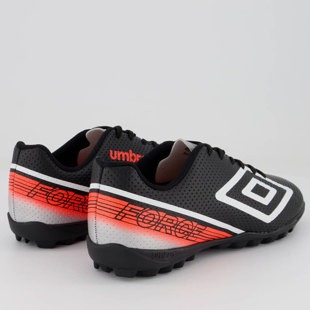 Chuteira Umbro Force Society Preta Preto 3
