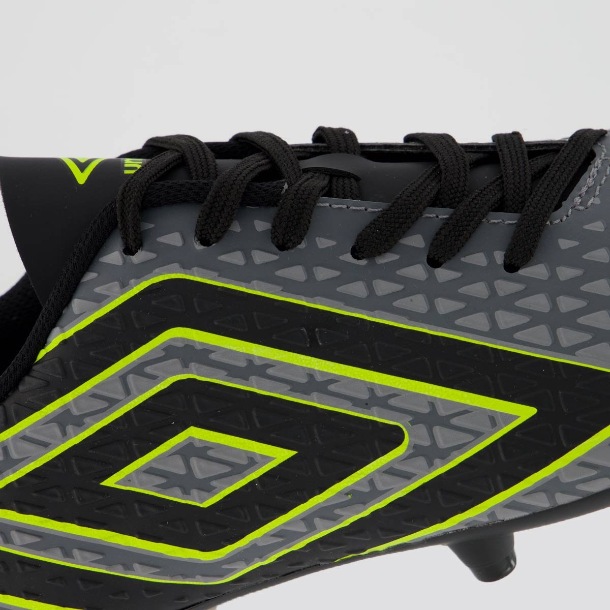 Chuteira Umbro Mutant Campo Cinza e Preta Cinza 7